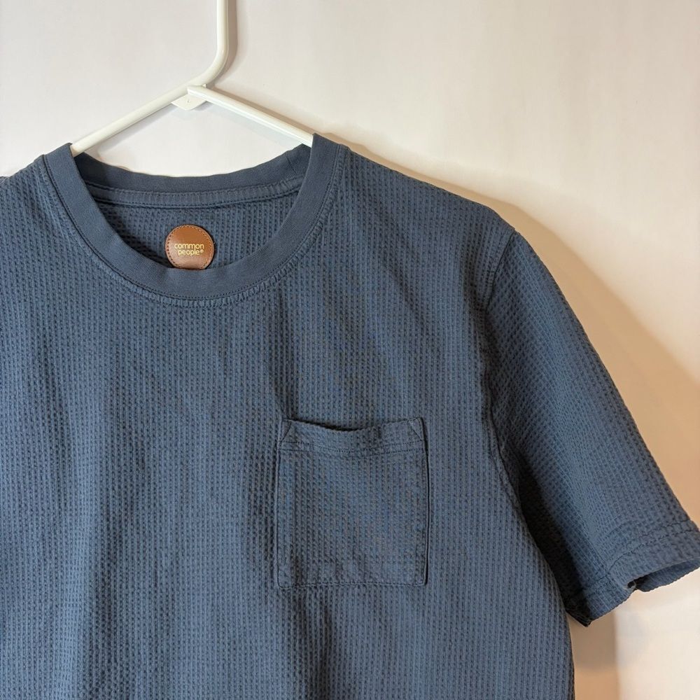 Common People Navy Seersucker Textured T-Shirt Medium - Picture 4 of 8